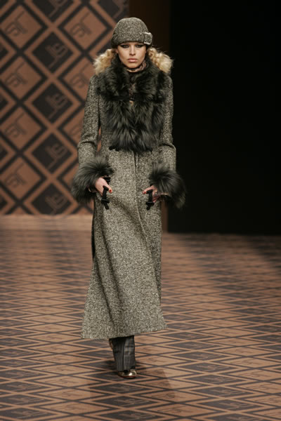 Paris Fashion Week 2005-2006 - Jean Louis Scherrer