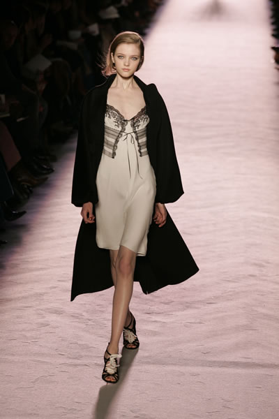 Paris Fashion Week 2005-2006 - Nina Ricci