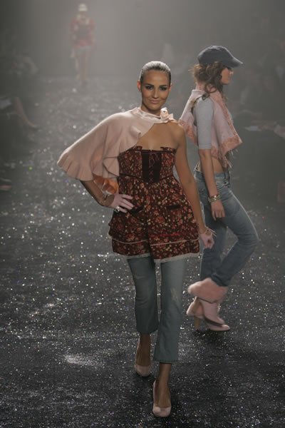 New York Fashion Week 2005-2006 - J Lo