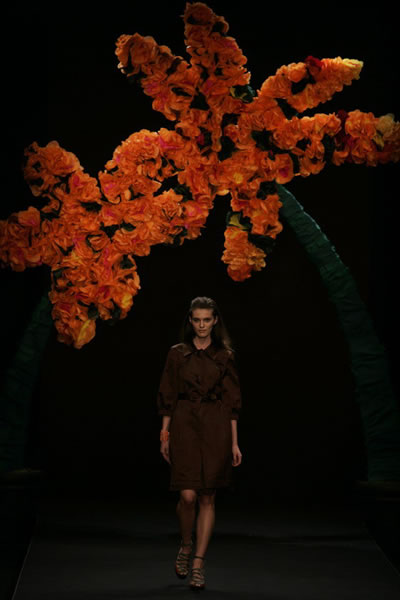 London 2006 SS Women Ready to Wear - Betty Jackson