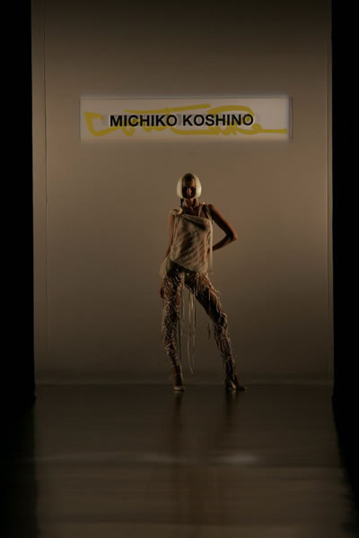 London 2006 SS Women Ready to Wear - Michiko Koshino